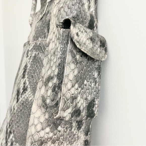 Buxton Faux Reptile Snakeskin Gray Cream Tote Bag w Exterior Pockets Spacious M - Picture 6 of 11